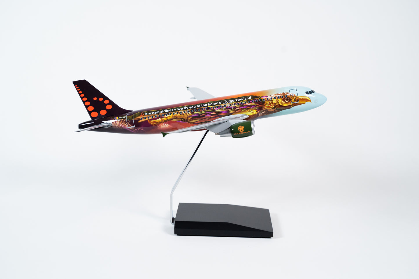 Brussels Airlines A320-200 OO-SNF “Amare”, 1:100 (monoblock)