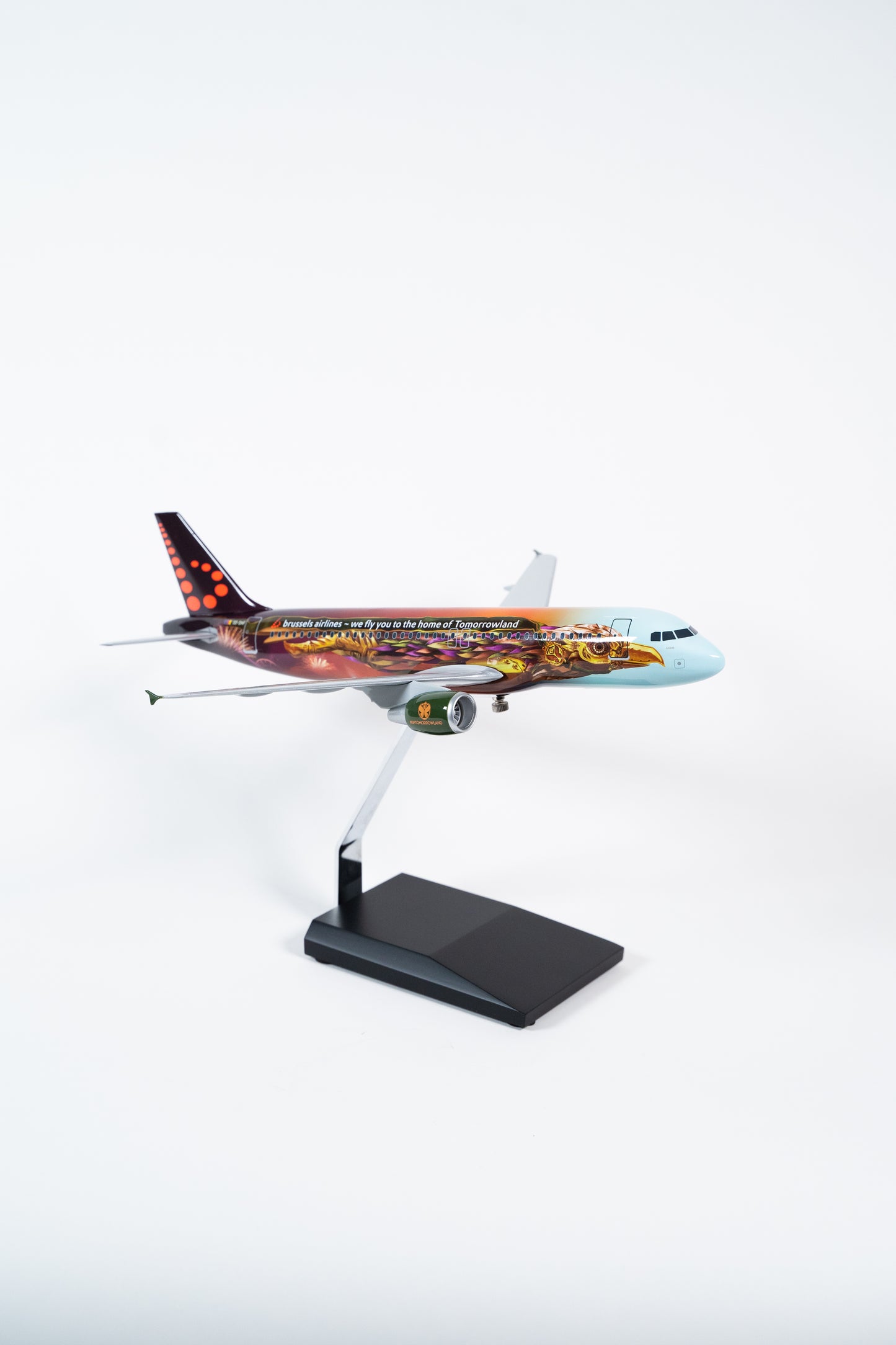 Brussels Airlines A320-200 OO-SNF “Amare”, 1:100 (monoblock)