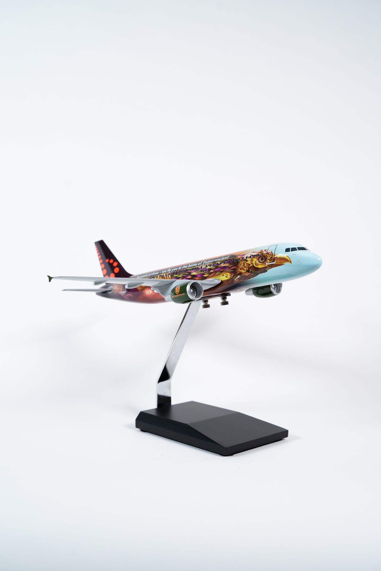 Brussels Airlines A320-200 OO-SNF “Amare”, 1:100 (monoblock)