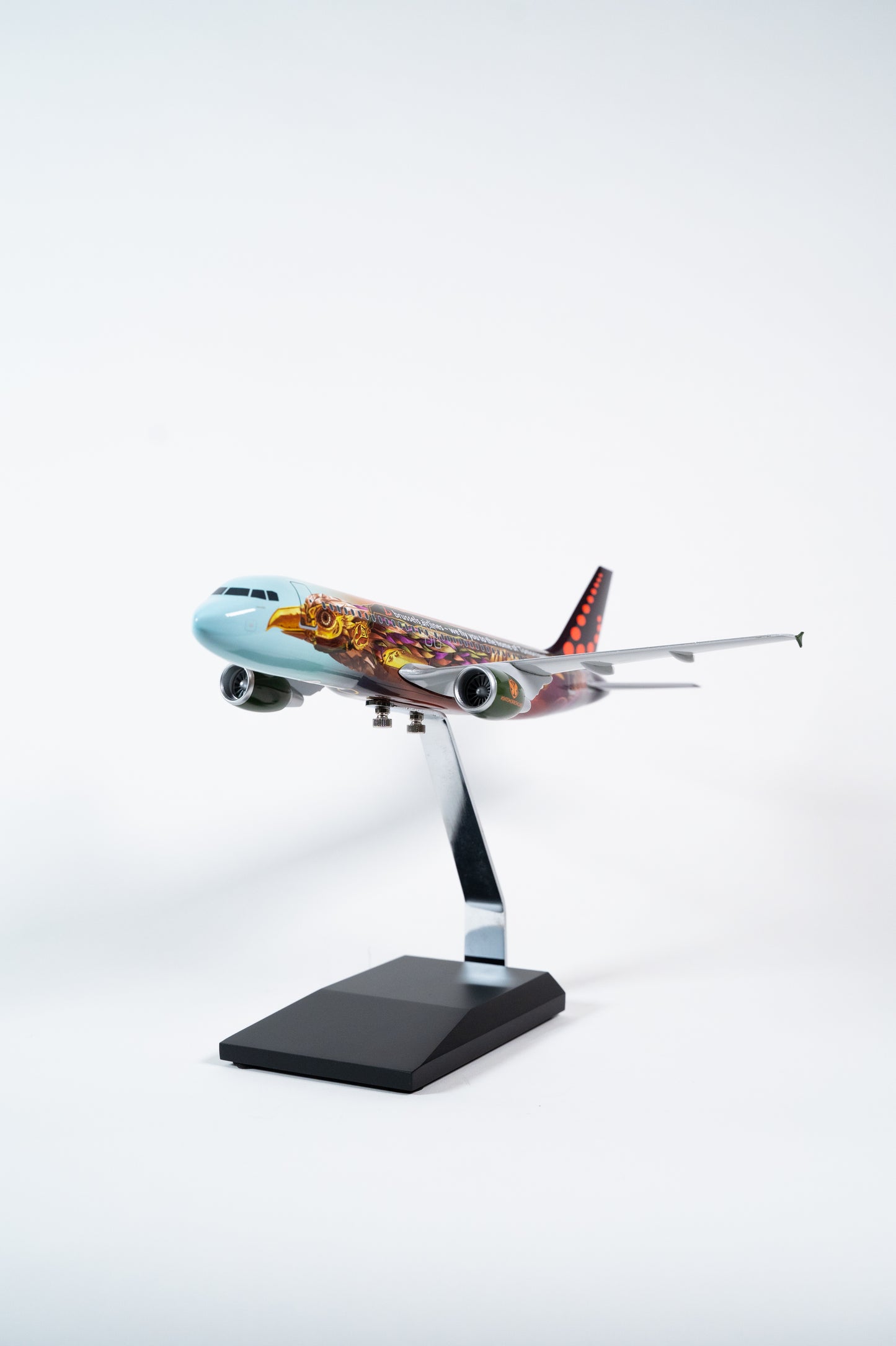 Brussels Airlines A320-200 OO-SNF “Amare”, 1:100 (monoblock)