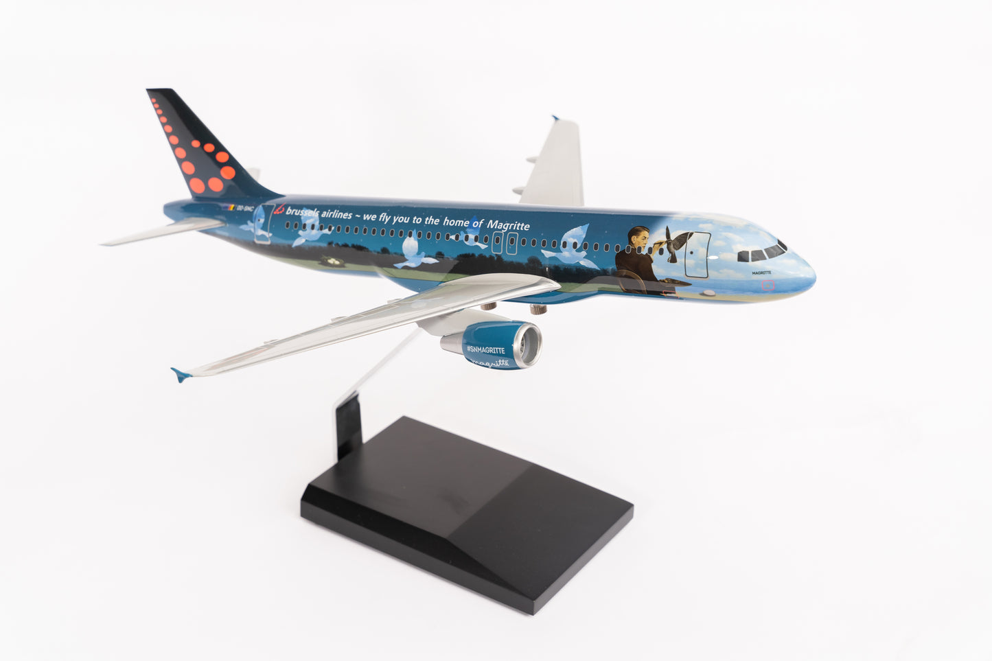 Brussels Airlines A320-200 OO-SNC “Magritte”, 1:100 (monoblock)