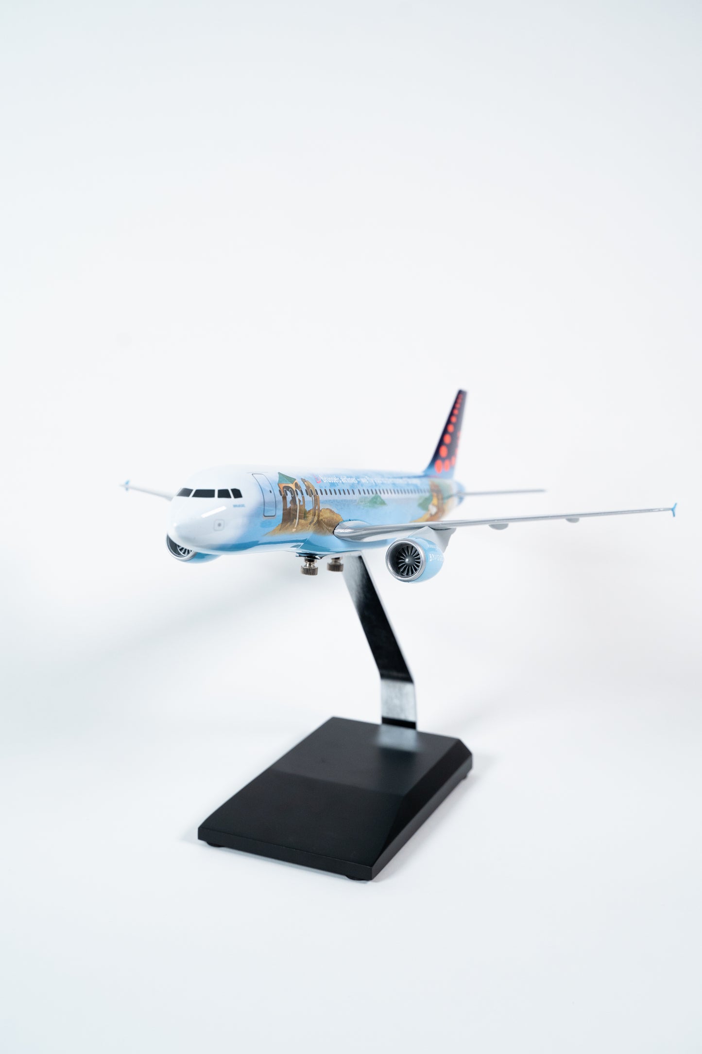Brussels Airlines A320-200 OO-SNE “Bruegel”, 1:100 (snapfit)