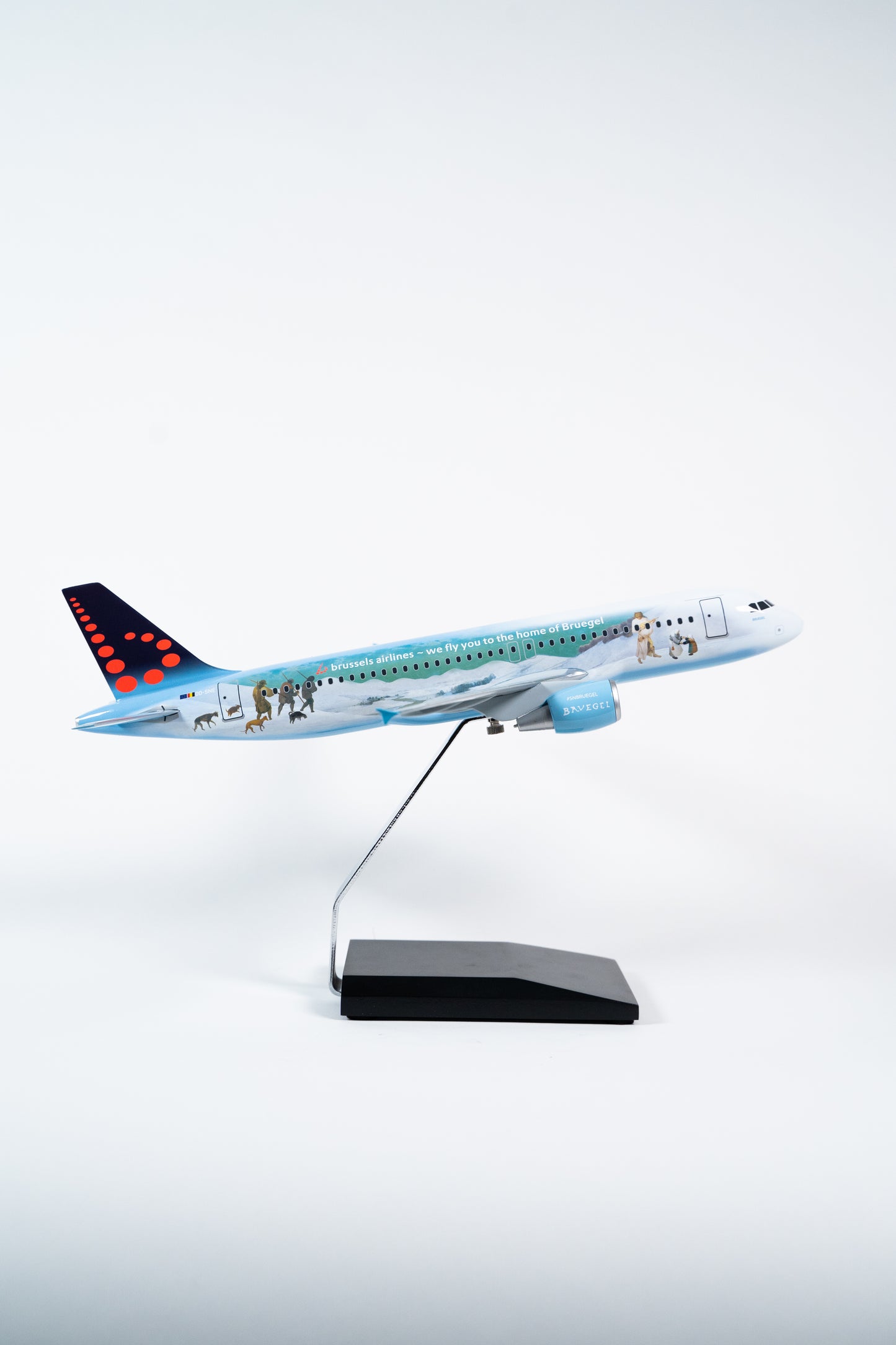 Brussels Airlines A320-200 OO-SNE “Bruegel”, 1:100 (monoblock)