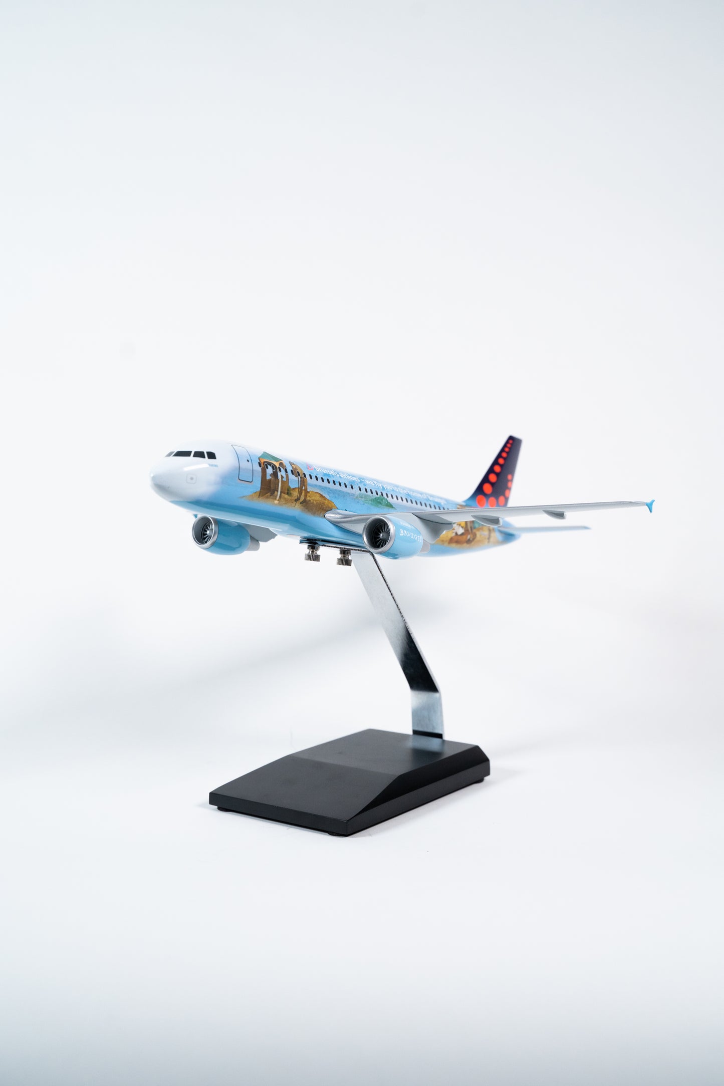 Brussels Airlines A320-200 OO-SNE “Bruegel”, 1:100 (snapfit)