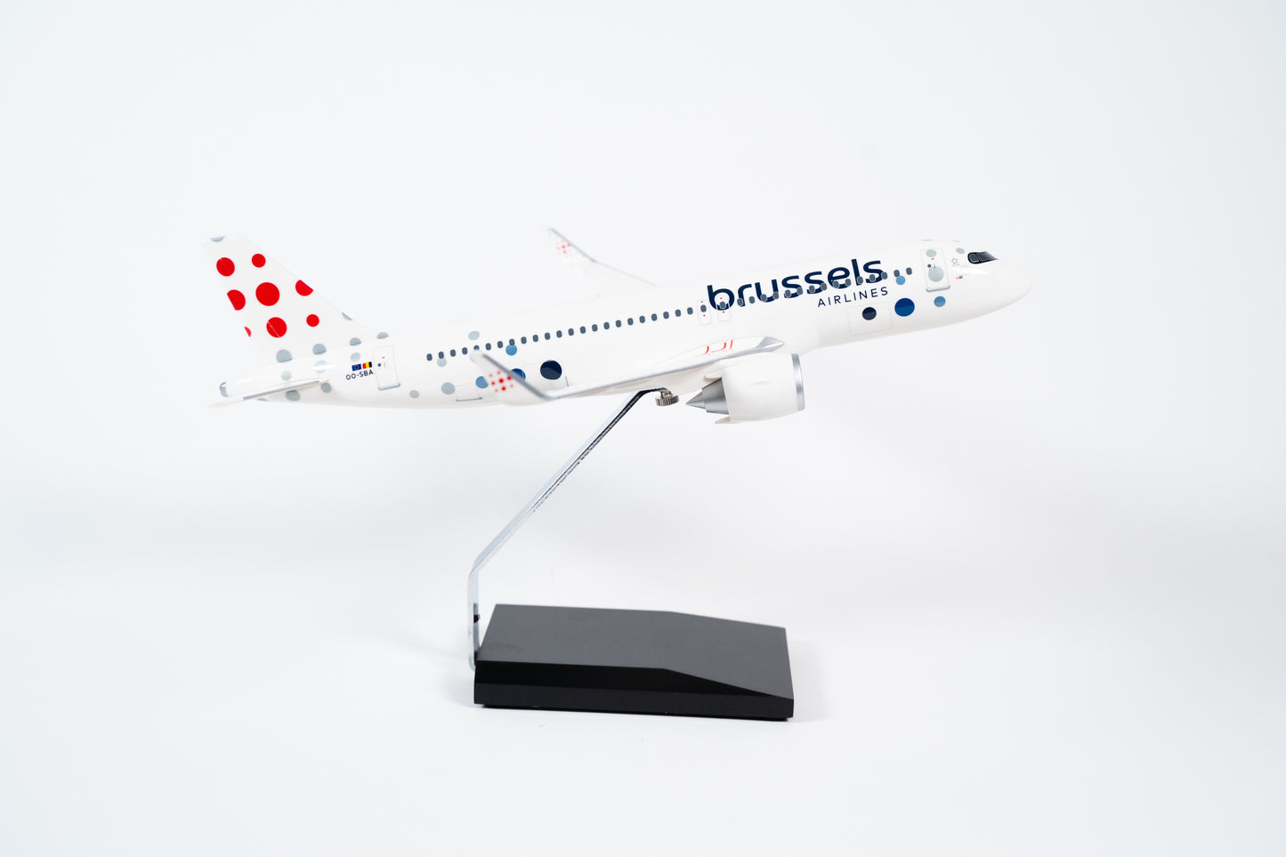 Brussels Airlines A320neo OO-SBA, 1:100 (monoblock)