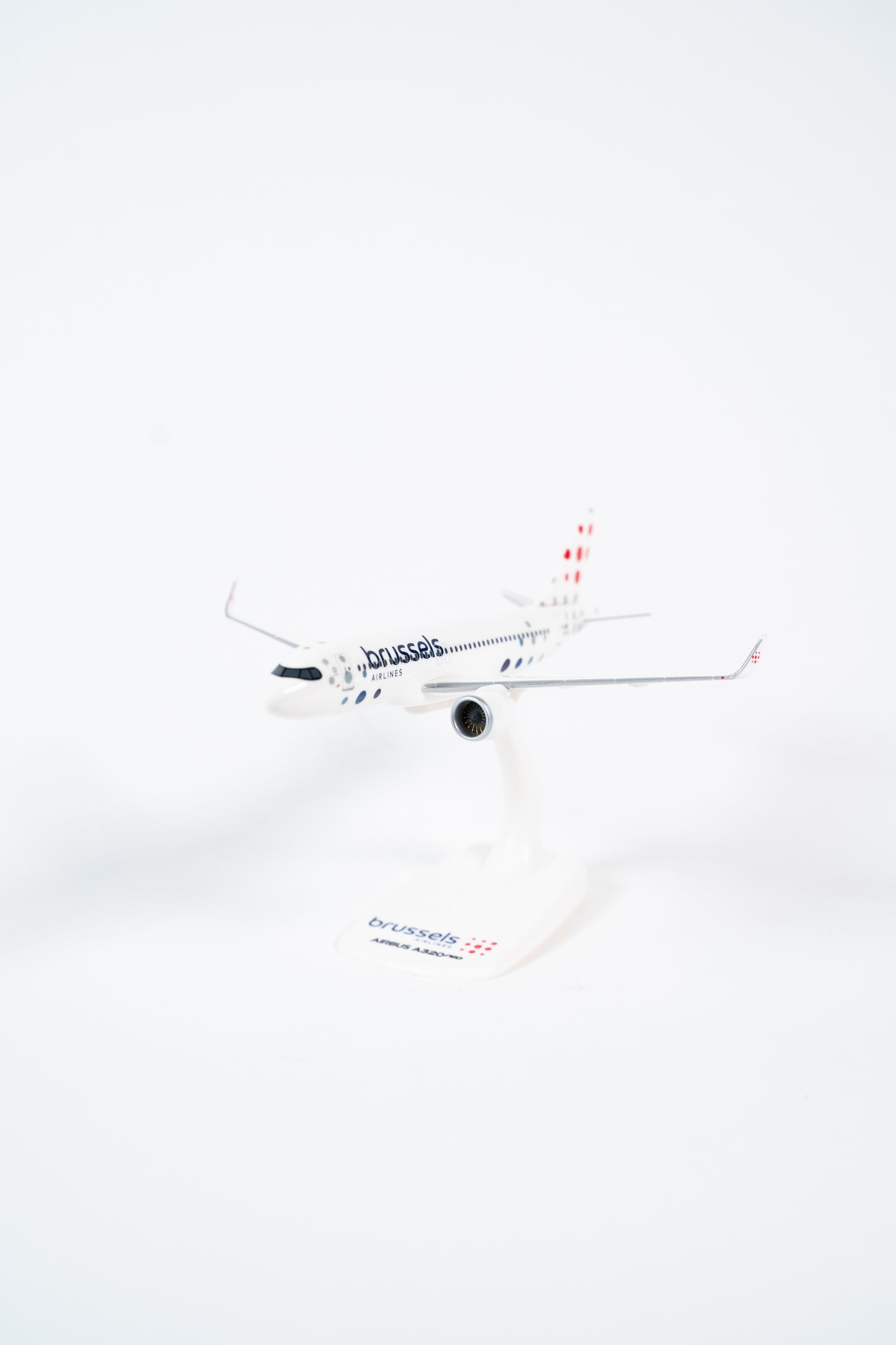 Brussels Airlines A320neo OO-SBA, 1:200 (snapfit)