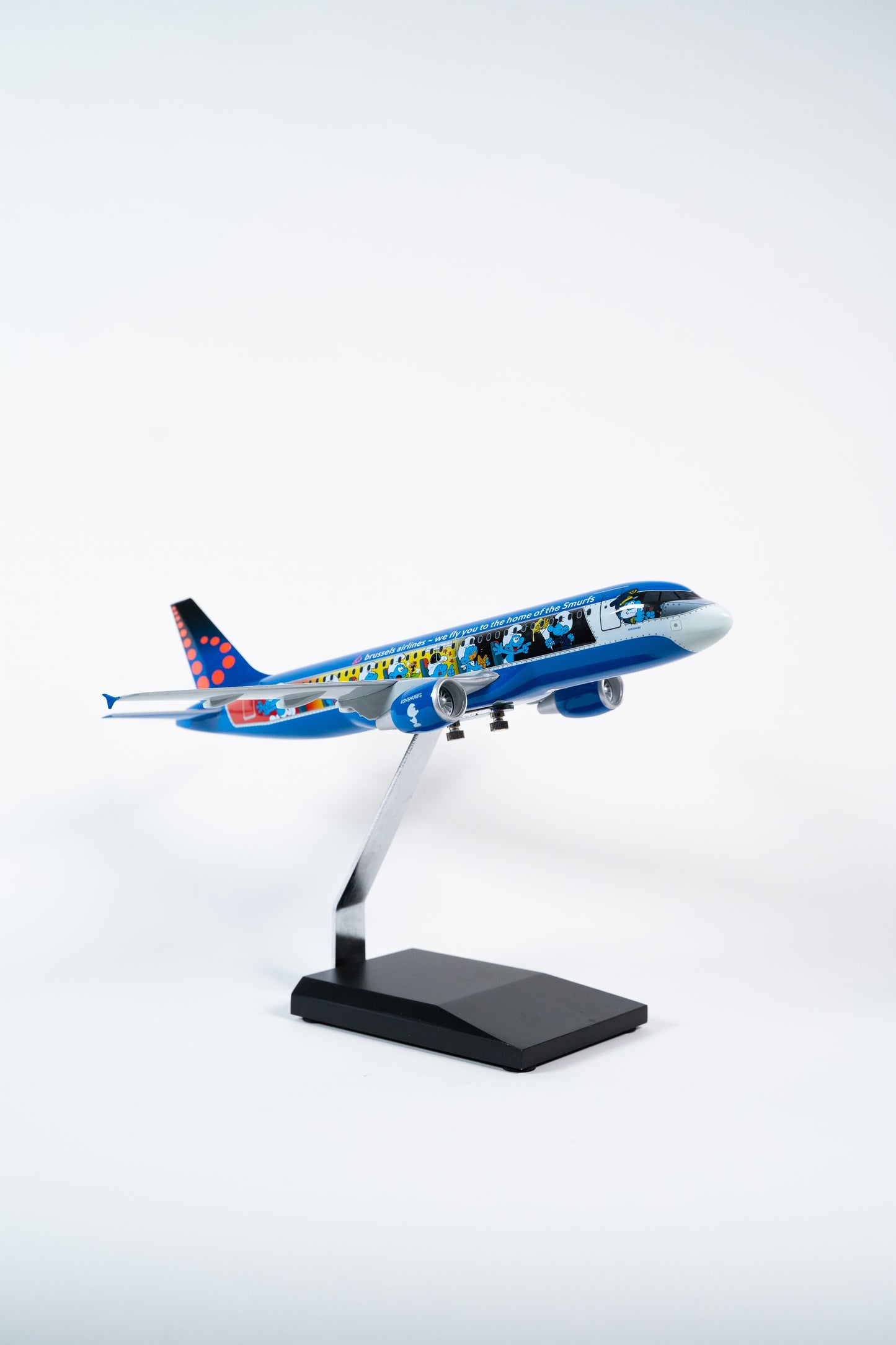 Brussels Airlines A320-200 OO-SND “Aerosmurf”, 1:100 (snapfit)