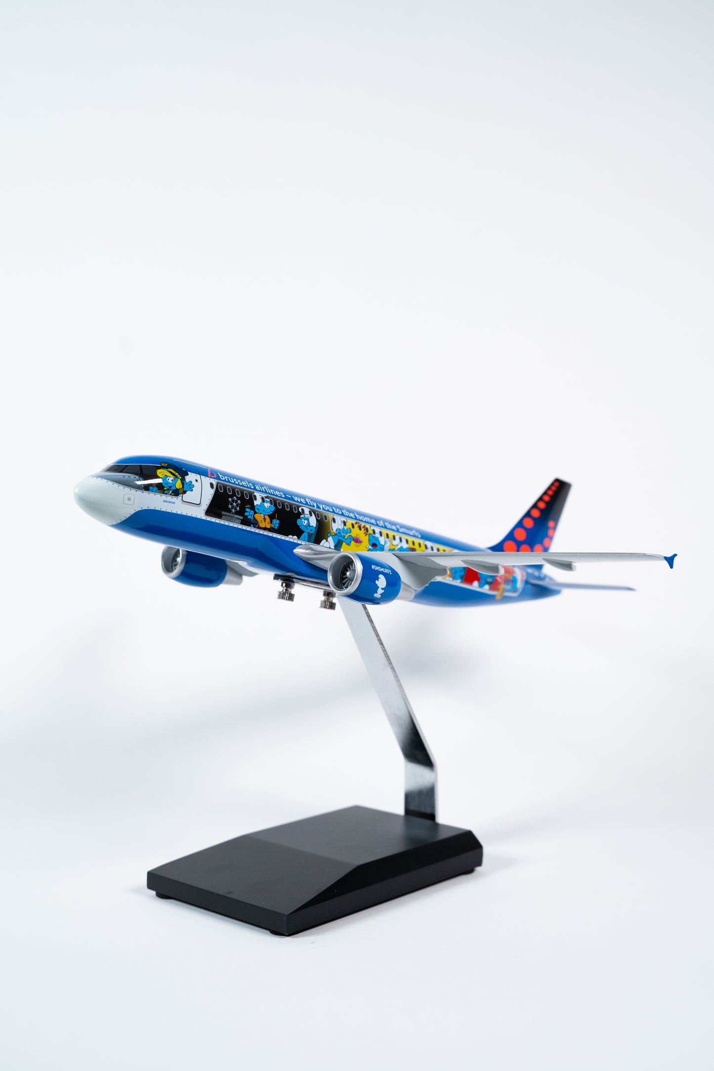 Brussels Airlines A320-200 OO-SND “Aerosmurf”, 1:100 (snapfit)