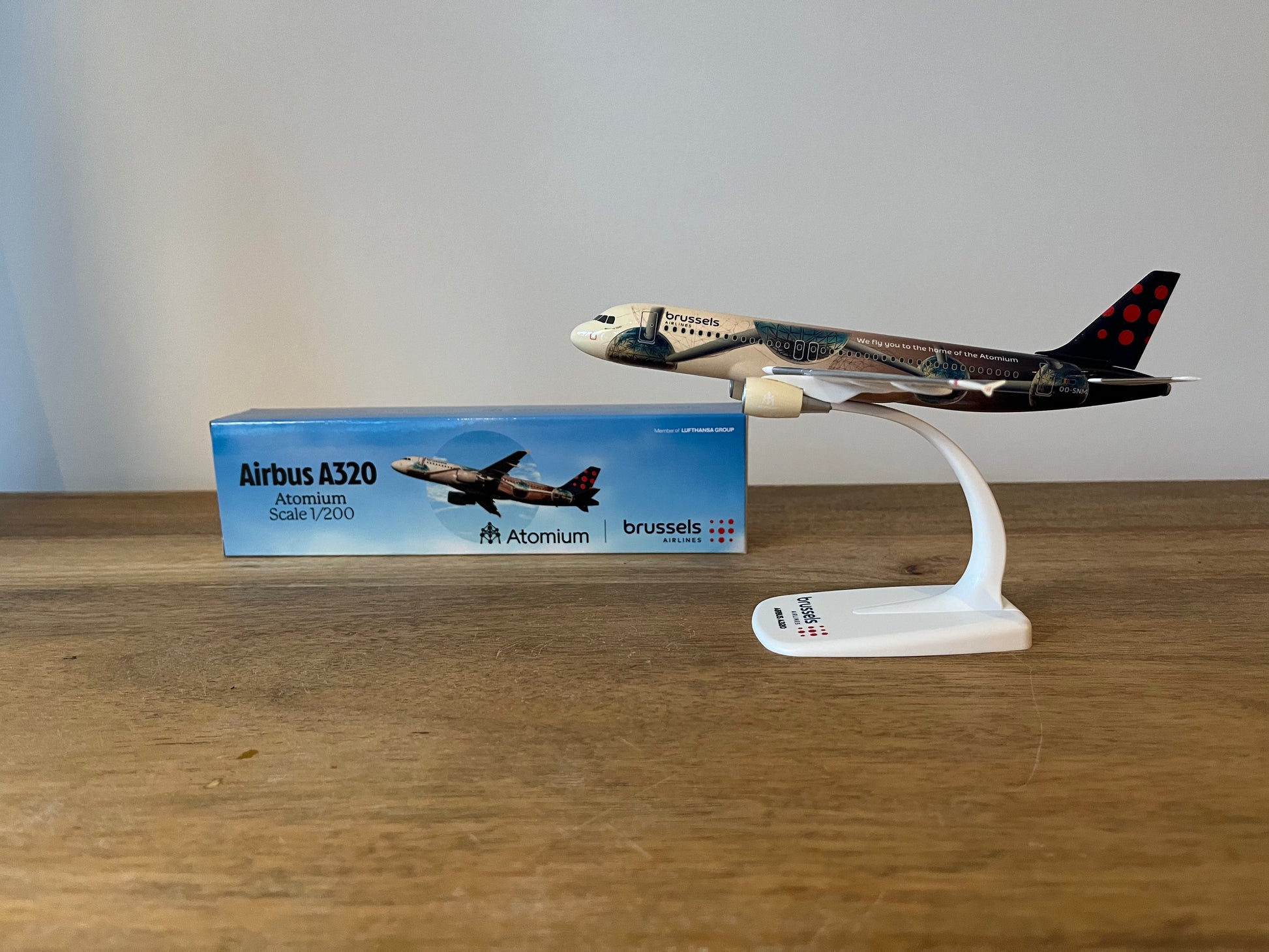Brussels Airlines A320-200 OO-SNM “Atomium”, 1:200 (snapfit)