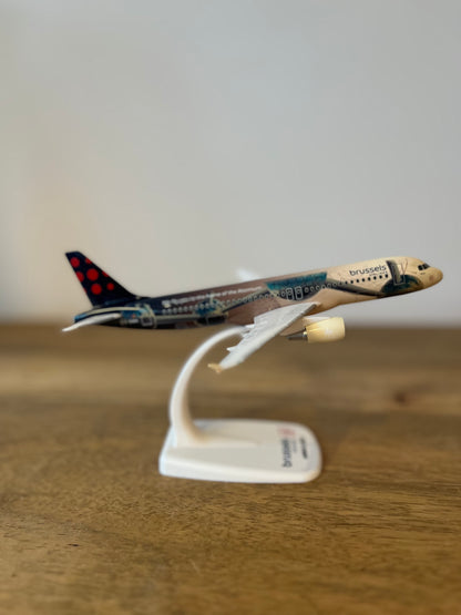 Brussels Airlines A320-200 OO-SNM “Atomium”, 1:200 (snapfit)
