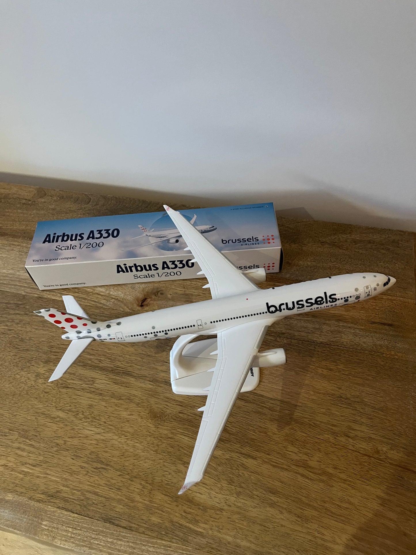Brussels Airlines A330-300 OO-SFB, 1:200 (snapfit)