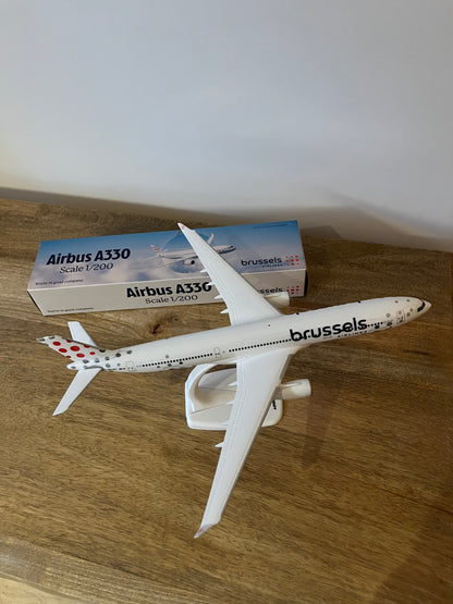Brussels Airlines A330-300 OO-SFB, 1:200 (snapfit)