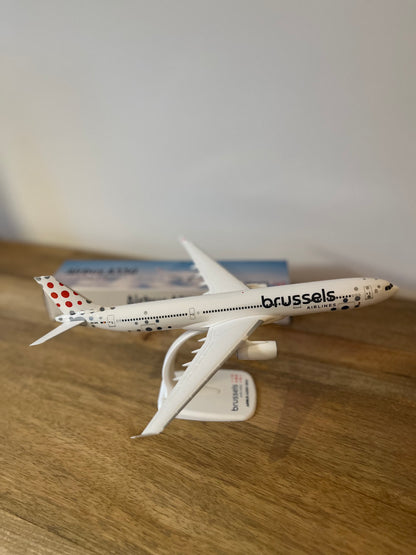 Brussels Airlines A330-300 OO-SFB, 1:200 (snapfit)