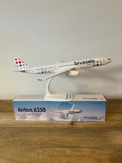 Brussels Airlines A330-300 OO-SFB, 1:200 (snapfit)