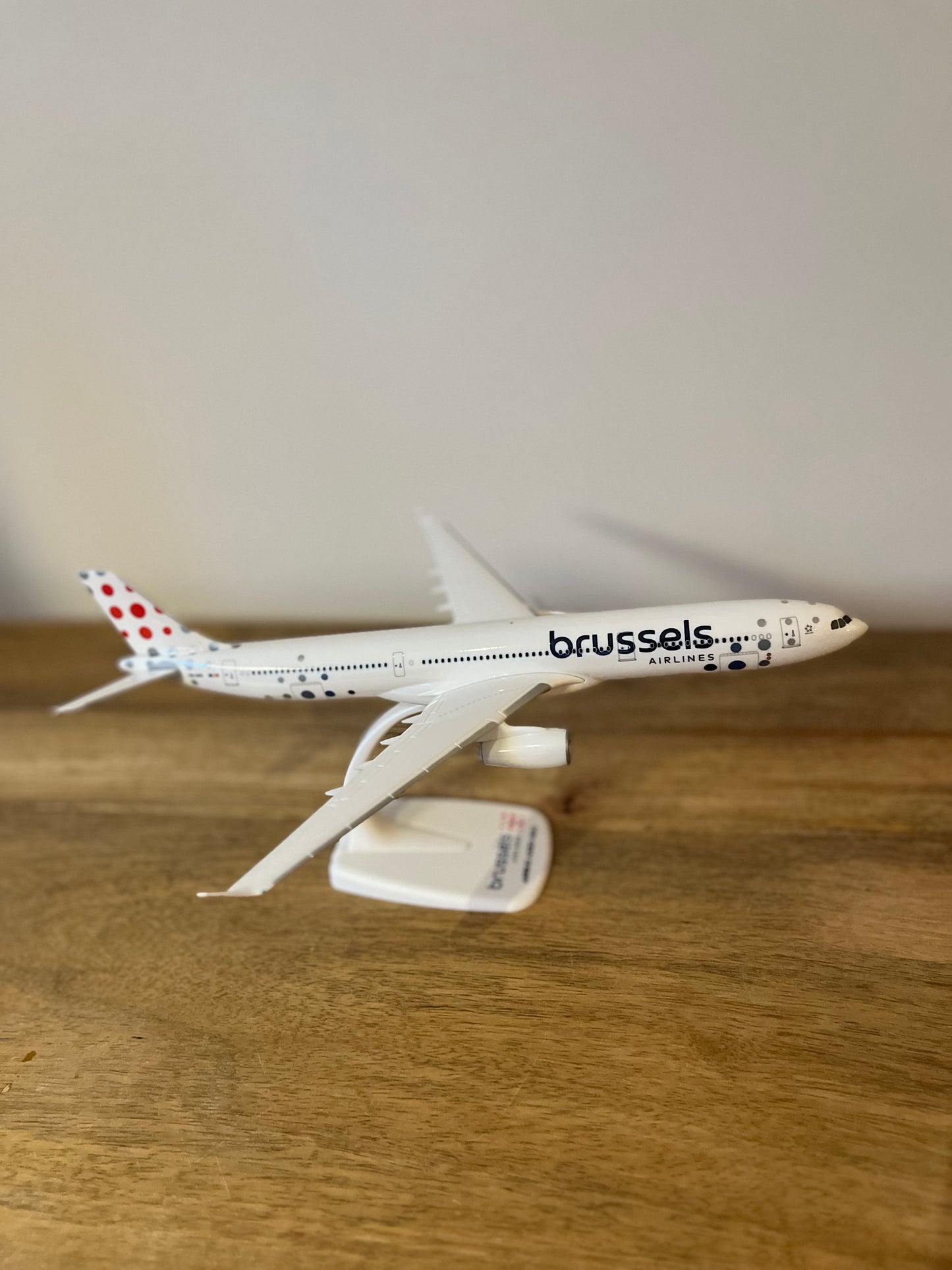 Brussels Airlines A330-300 OO-SFB, 1:200 (snapfit)