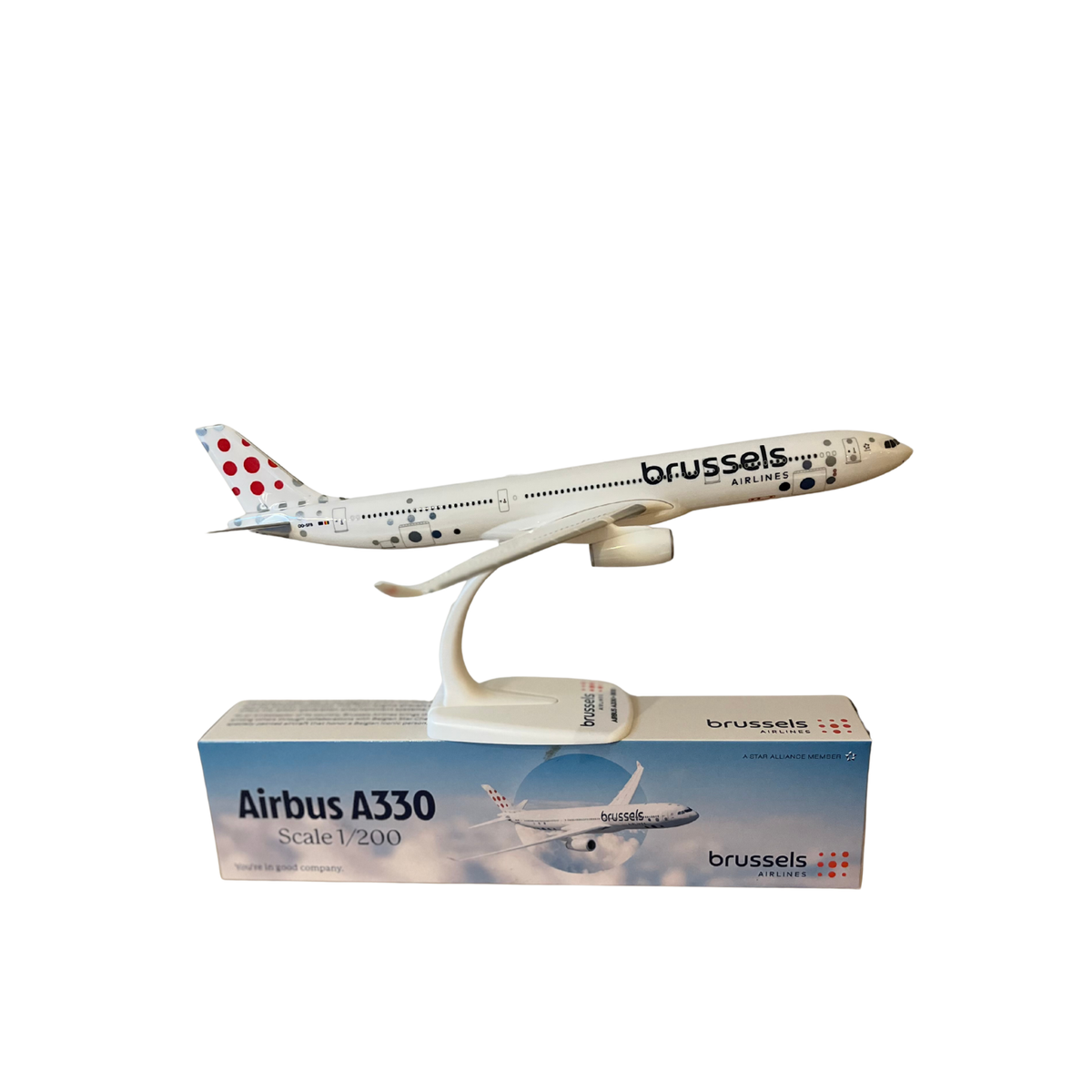 Brussels Airlines A330-300 OO-SFB, 1:200 (snapfit)